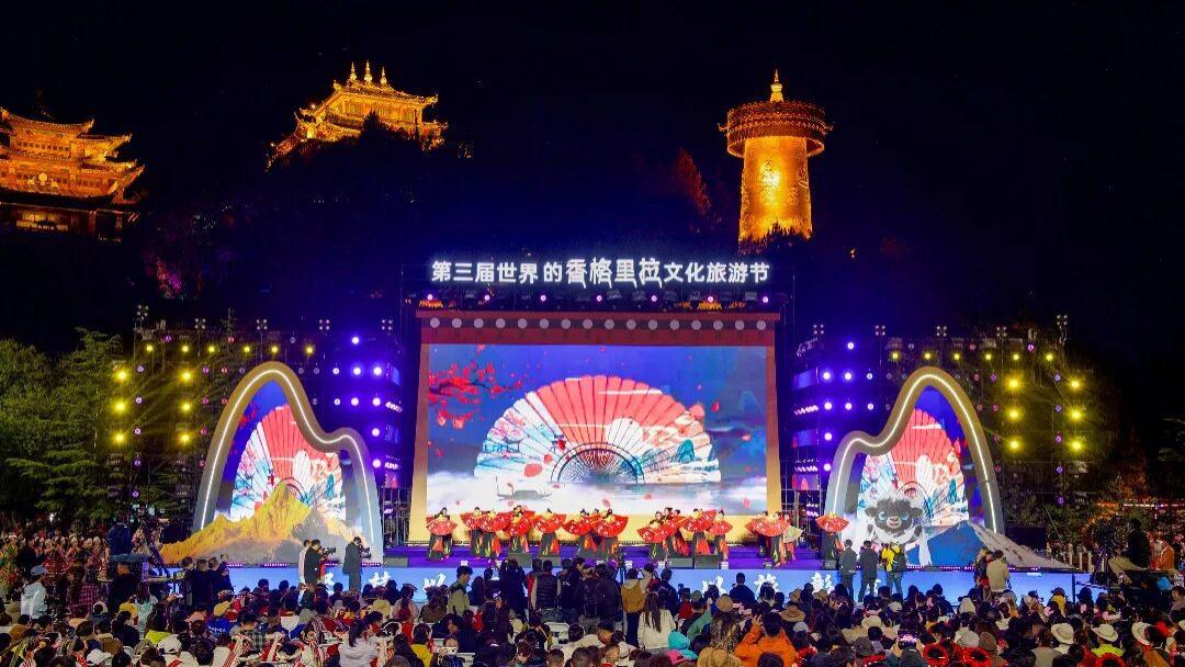 月光广场夜未央 民族团结舞飞扬——2025年遇见云南夜间民族特色广场舞大联欢侧记