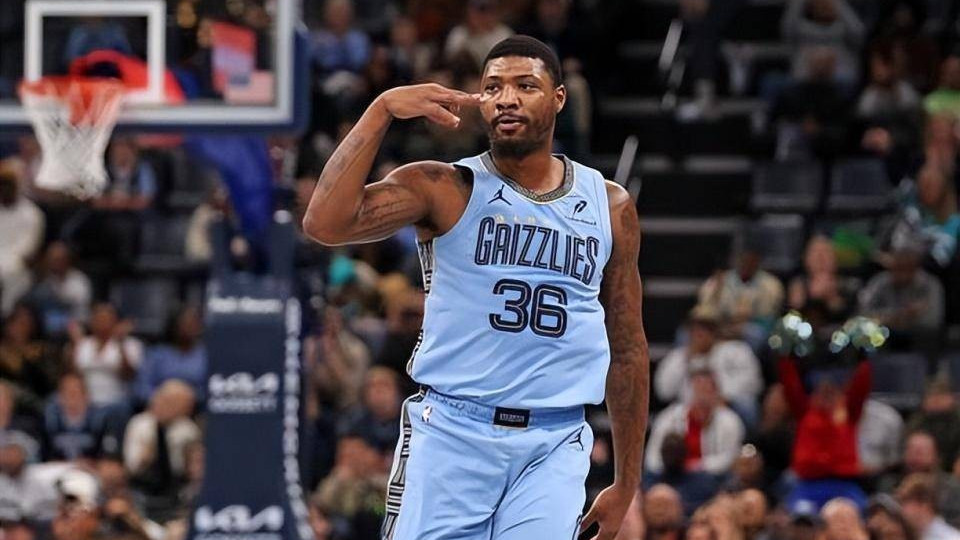 与奇才完成买断并以双年特例加盟湖人后，斯马特还能净赚300万？