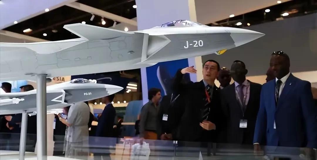 歼－10CE来法国“踢馆”！6：0的战绩必定引来法国航展的围观！歼－20与歼－3