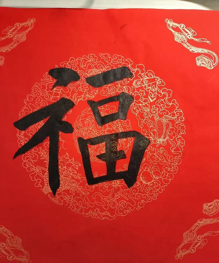 #今天笑了吗？#开心每一天
时光跌跌撞撞，季节来来往往，所得，所不得，都不如心安