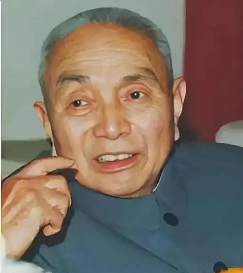 1997年10月20日，郭汝瑰被一辆大货车撞倒，抢救无效身亡，三天后，他家突然收