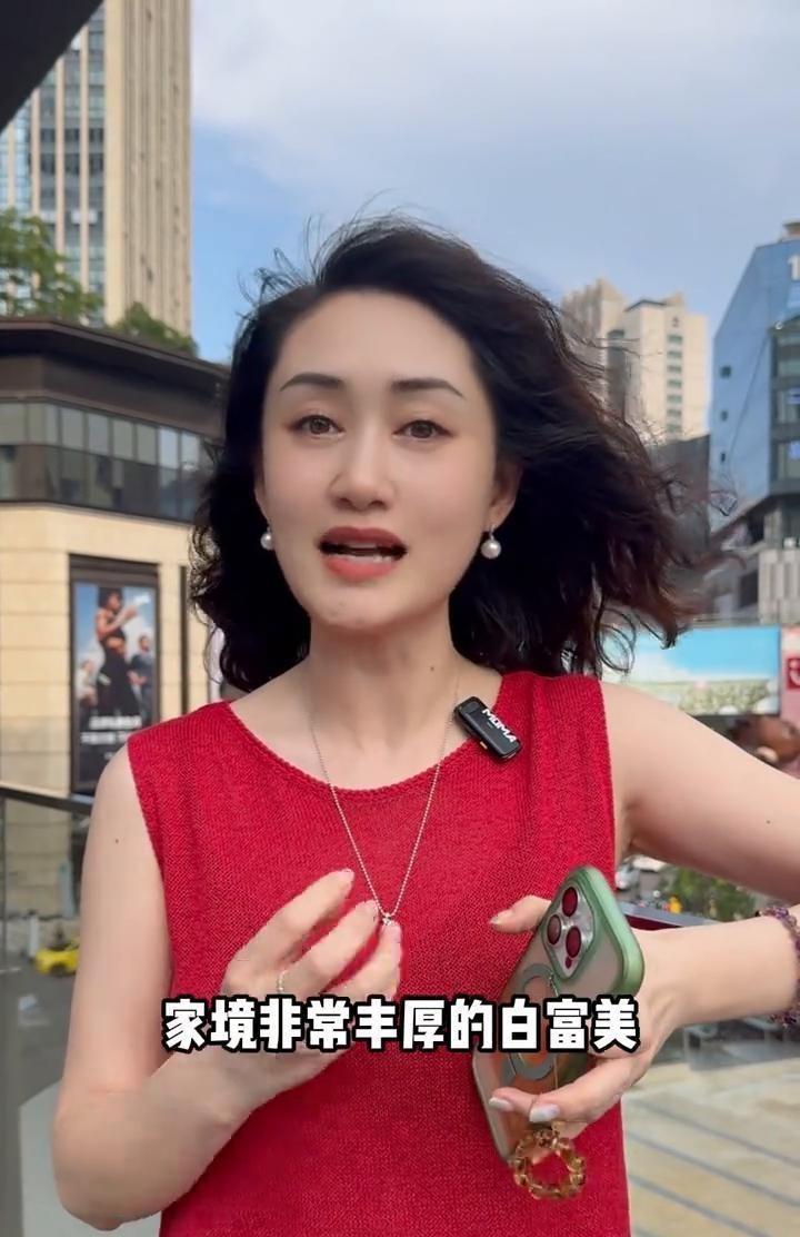 我闺蜜用血泪教训提醒姐妹们：千万别嫁全家吃公粮的男娃！
她婆家三代人端铁饭碗，那