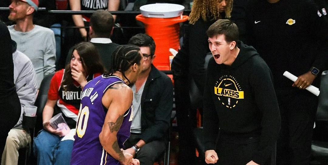 尼克史密斯成为下一个里夫斯或者蒙克的可能性都很低，拿不到大合同。
尼克史密斯上一