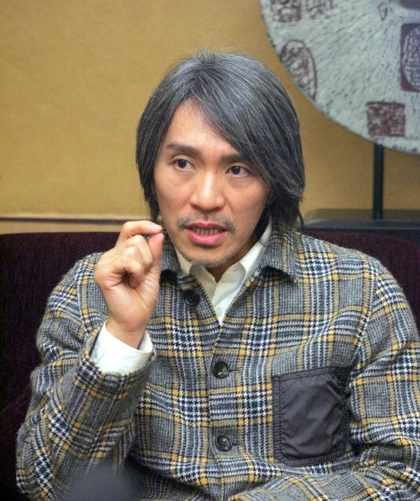 [给你小心心]2021年，马云问周星驰：“我一天能赚191亿，你呢？”周星驰听到