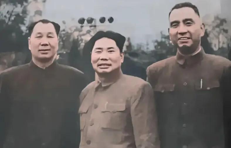 杨成武、杨得志、杨勇，在一起，合影留念，永恒的回忆！他们是毛主席的好战士，骁勇善