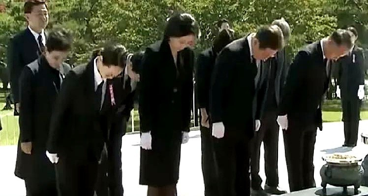 李在明：从街头到总统府





---





万万没想到！那个曾经蹲在马路