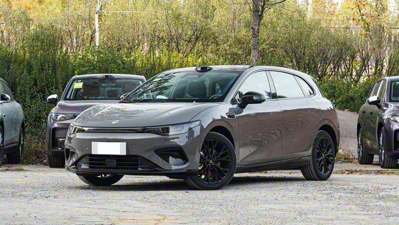 这款纯电两厢车限时9.28万起，配激光雷达+无框车门，续航超600Km