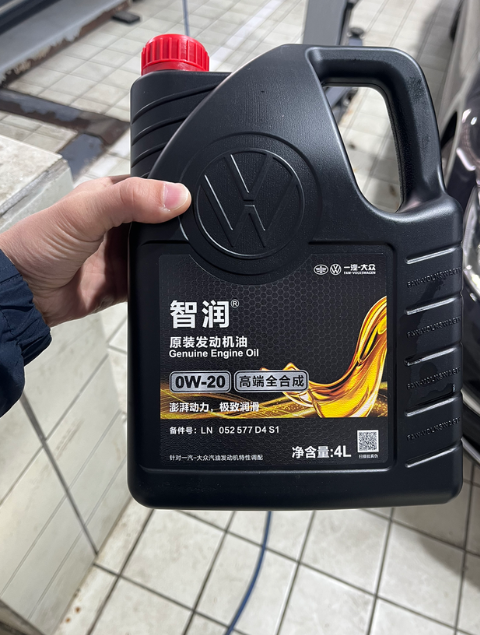 迈腾330小保养价格参考
周末去给迈腾330做第二次保养，用的4S店推荐全合成机