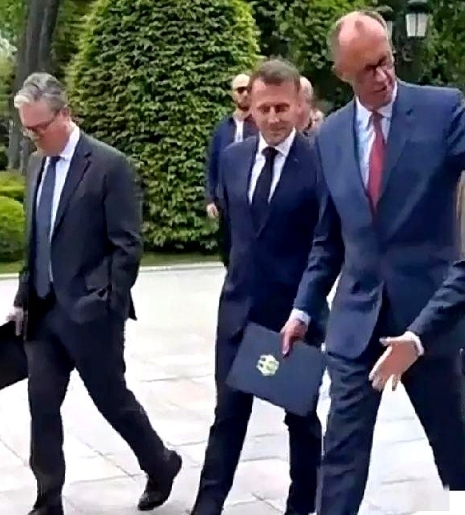 英德法三国如愿以偿！

俄罗斯终于同意法国、德国和英国的国家安全顾问出席下周在伊