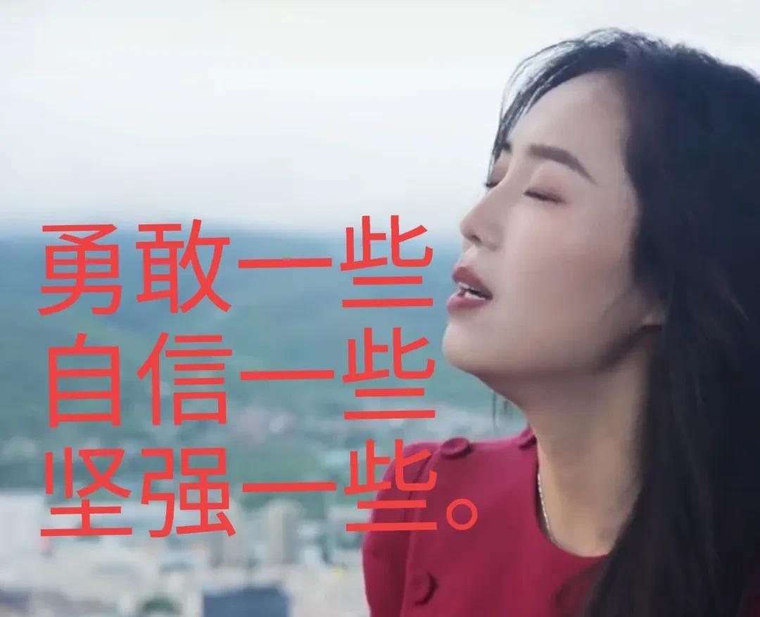 看来云朵还在疗伤阶段，云朵在这次网络造谣抹黑事件中伤的不轻，看直播间里面的状态就