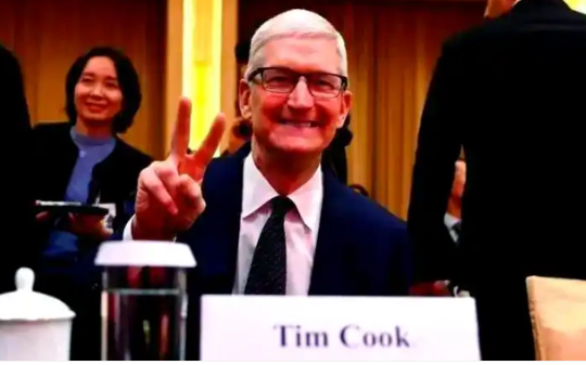 中美博弈下苹果危机重重，专家警告：失去中国市场，市值或腰斩！苹果只能跪舔中国谋求生路…