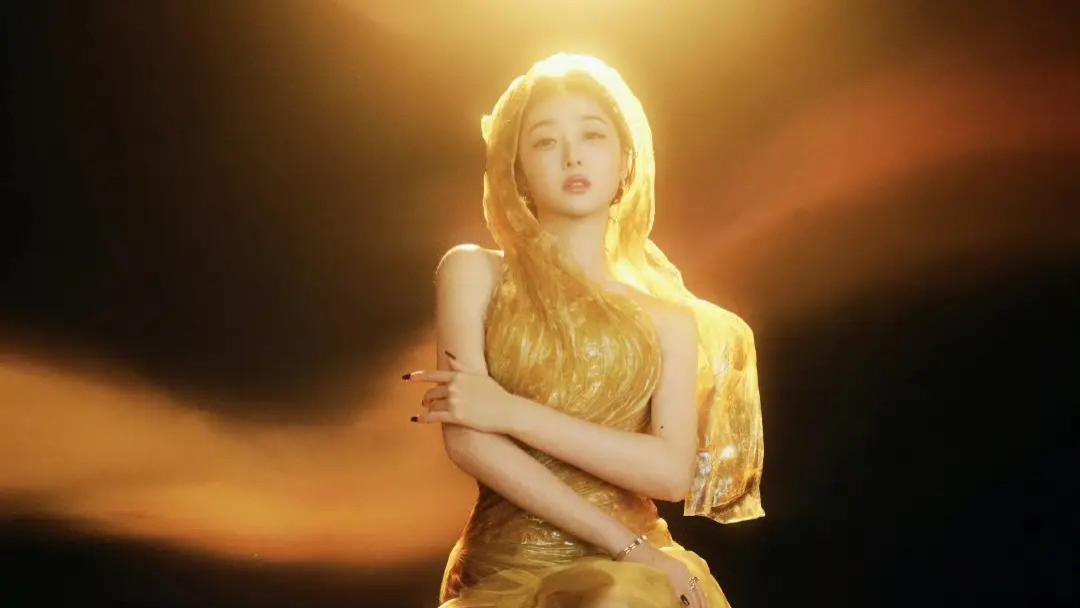 蒋梦婕“金鸡女神”造型美出圈，每一步都踏在观众心尖上