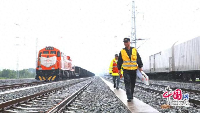 科技赋能“千里眼”： “观云追雨”保安全