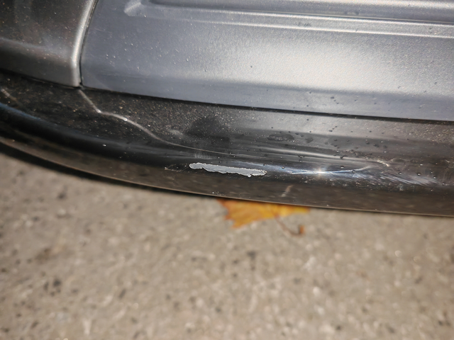 一血了，碰到石墩了，补这点漆得多少钱啊