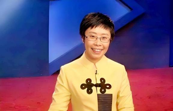 北大才女蒙曼50岁至今未婚，朱迅问她：“你最想嫁给谁？”谁曾想，她脱口而出说的一