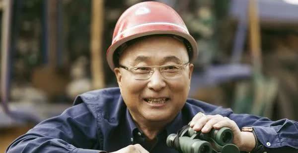 陈佩斯泪目了
因为他没想到《戏台》能逆风翻盘
观众也泪目了，因为大家都没想到