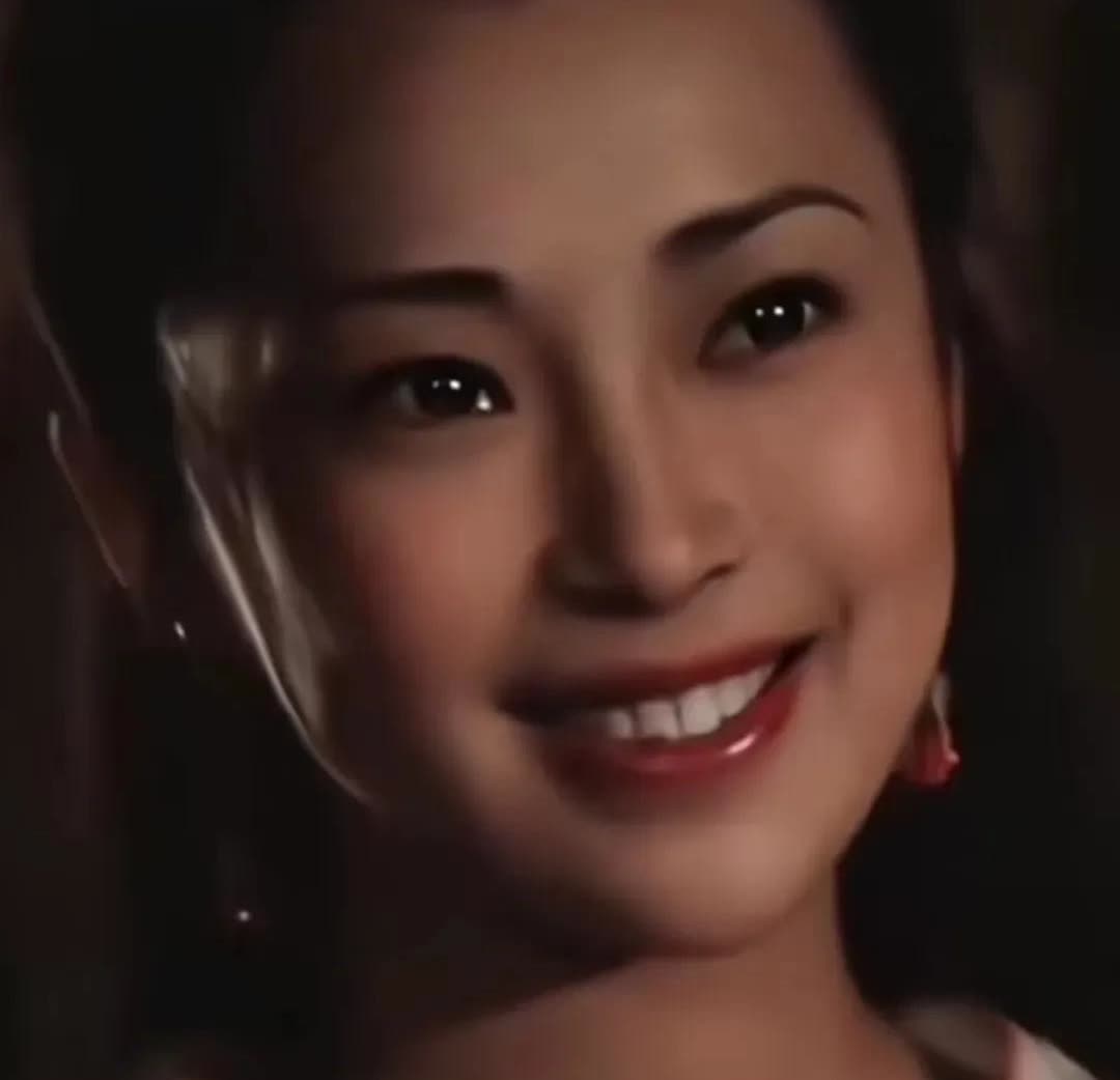 终于搞明白了
为什么前妻黄秋燕这么漂亮
李连杰还放弃她选择利智，不是因为黄秋