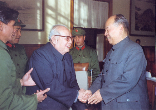 1948年平津战役还在进行，党中央和毛主席高瞻远瞩任命了解放后北平市的领导人。叶