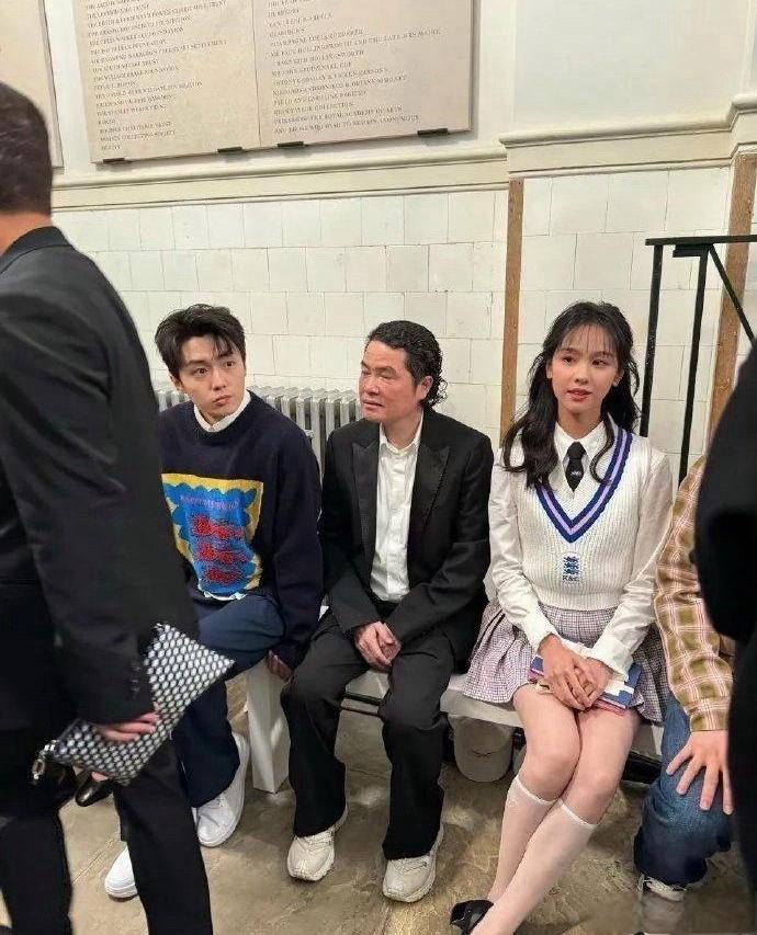 忽然发现，陈都灵离开美颜滤镜，在人群中是认不出的 ​​​