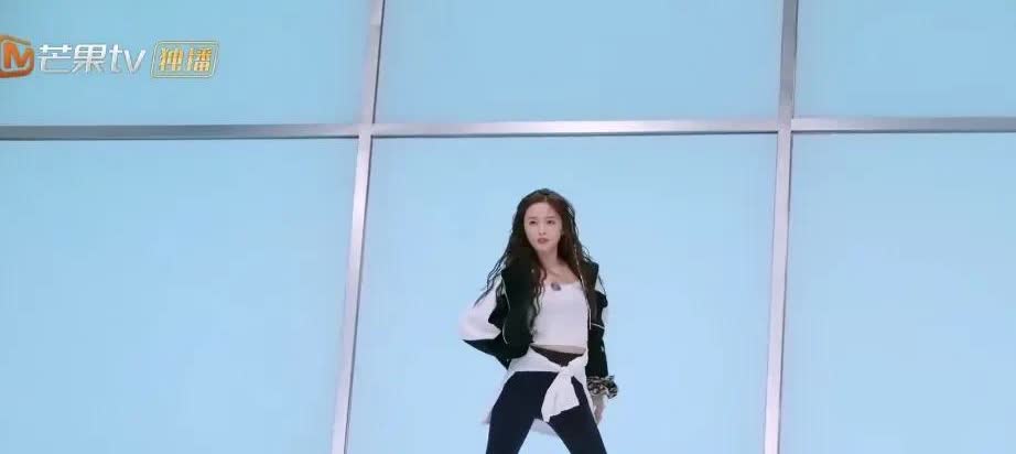 事实证明，没有真才实学光靠硬捧是不可能红的！

杨超越当初唱跳全废，却能一路