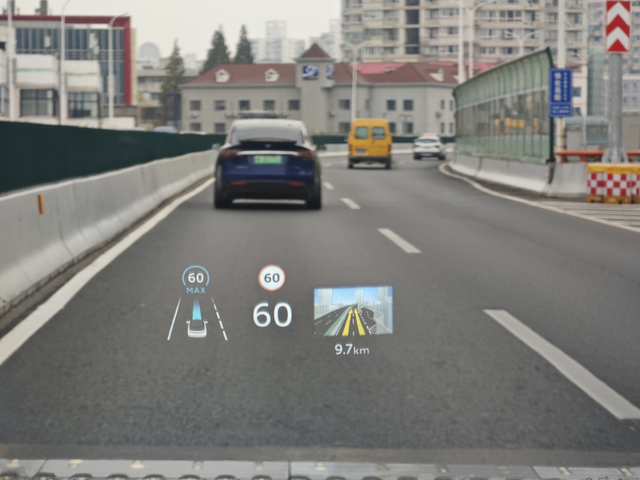 谁说新六白天抬头显示用不了
上个礼拜发了一个关于新6抬头显示晚上的效果，评论区有