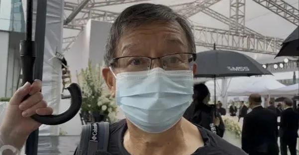 原来真的有素人，没得到过李兆基帮衬的人去悼念李兆基呢。本来以为李兆基的葬礼，去的