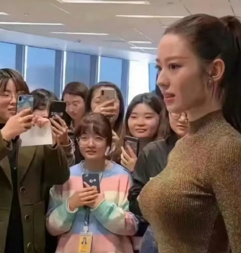 我举报，她涉嫌造假，而且非常明显！
