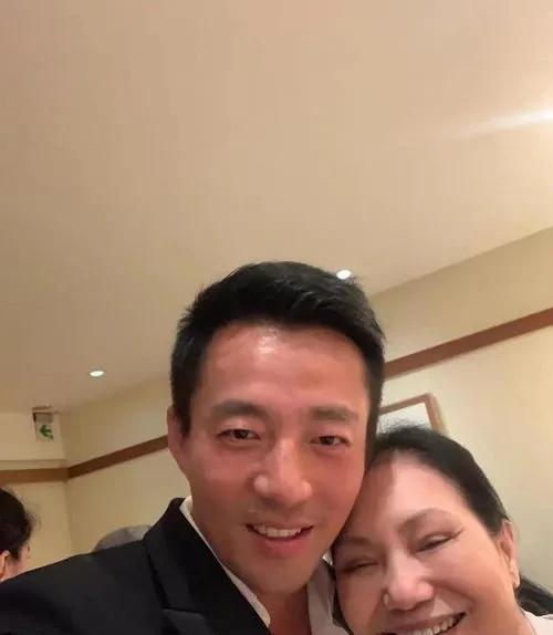 汪小菲难办啊！那套豪宅如何要回来呢？成为了难题。
大S离世后，她的豪宅都由两个孩