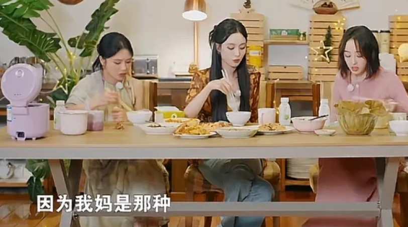 徐艺洋谈和妈妈的关系，说：“我妈是那种没有让我离开过她，我出生之后，她基本上就是