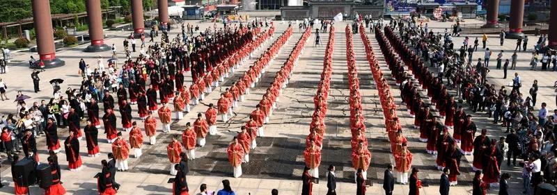 中国五千年文化是个庞大的体系。它包含儒家的“仁、义、礼、智、信”，这影响着人们的