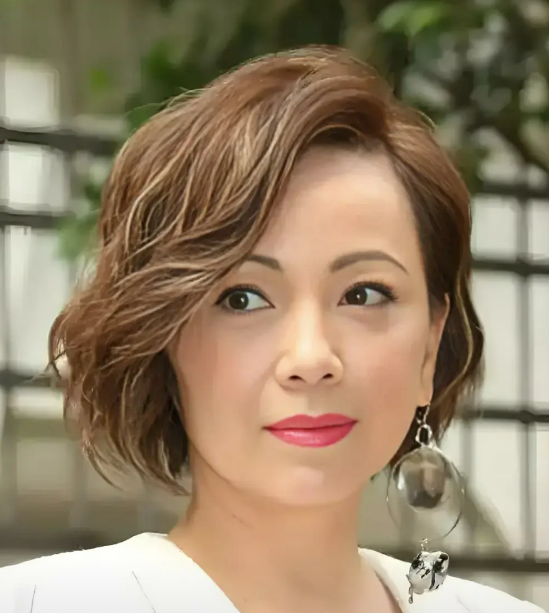 邓萃雯最后悔的事
不是错过了最疼爱她的万梓良
也不是59岁还未婚未育，而是爱上了
