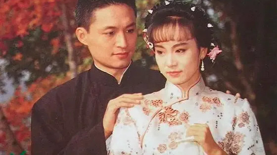 琼瑶早年狗血言情剧《雪珂》：女主跟仆人生下女儿后，转身嫁给了男主，男主发现女主不是清白之身，就强暴了