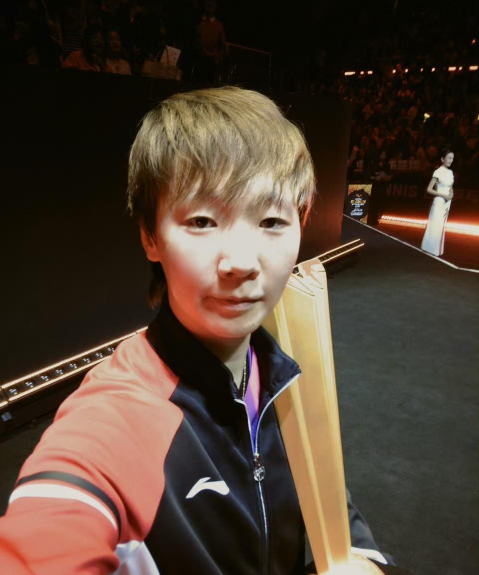 孙颖莎与王曼昱，一生对手，一生队友。
#万能生活指南# 
孙颖莎不管赢王曼昱多少