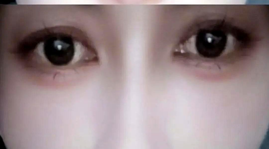 他在南昌，我在昆明，线上聊了三个月，感觉已经了解的很透彻了，我们决定见面。
那天