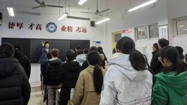 特色自习课 | 学院康复保健系开展“铸就不屈脊梁 激扬爱国情怀”爱国主题活动