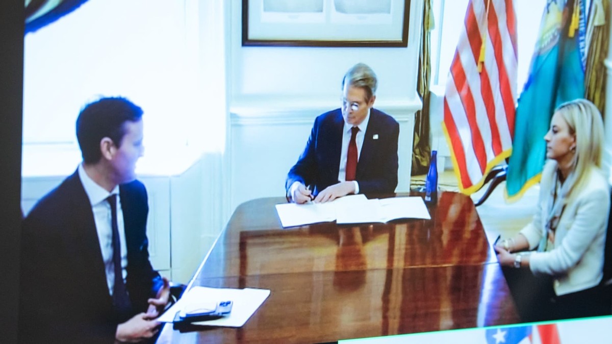 双方虽已签署矿产协议相关文件，但那只是一份MEMO，即备忘录。至于矿产协议究竟包