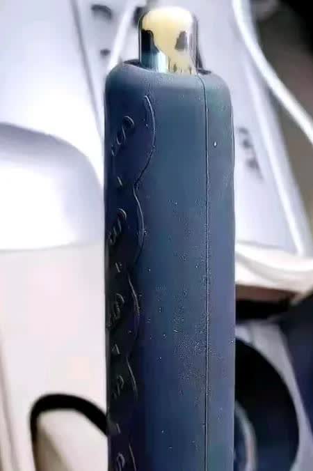 昨天儿子问我一个问题，他说妈妈他搞不明白，现在很多车型都是电子手刹，那这种车上坡