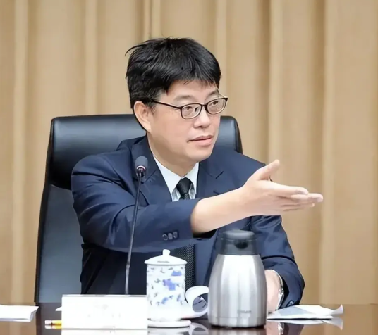 赖清德小跟班、伪“陆委会”头头邱垂正又拿“统战”作妖了。
     中国台湾网: