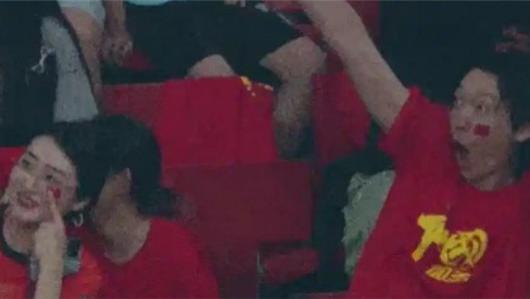 国足战巴林险成大型吃瓜现场？