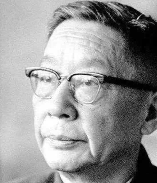1966年8月24日，老舍投湖自尽于北京西城太平湖，在投湖自尽前，他特别舍不得自