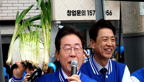 李在明“胡说八道”支持率下滑











---










