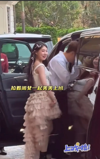 财阀千金上班了。[呲牙]
小沈阳和女儿沈佳润共同出席湾区升明月晚会，父女俩好像啊