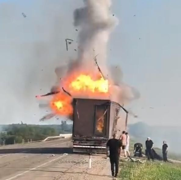 乌克兰筹划了18个月的突袭，先用布良斯克州和库尔斯克州的两个铁路桥搞乱子吸引俄军