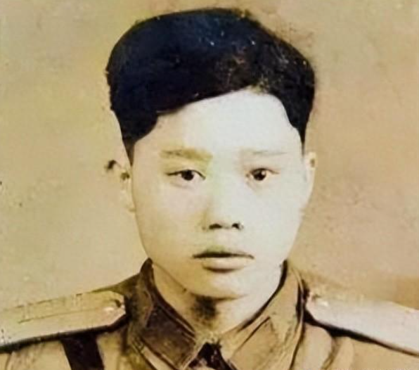 1951年，朝鲜战场上，战士潘天炎在战斗中突然肚子疼，上完厕所回来发现，阵地上空