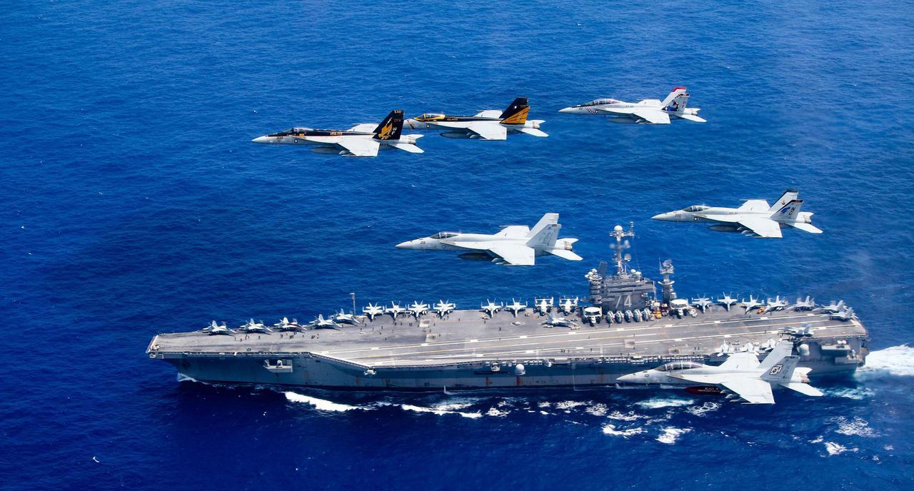 中国海空军出动，美国一言不发，菲律宾不敢再提红线
中国海军和中国空军的联合军事演