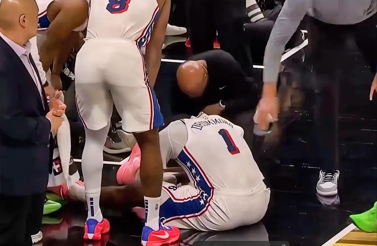 76人伤病潮雪上加霜！庄神无对抗倒地坐轮椅离场，疑似严重伤病
他的作用对伤病满营
