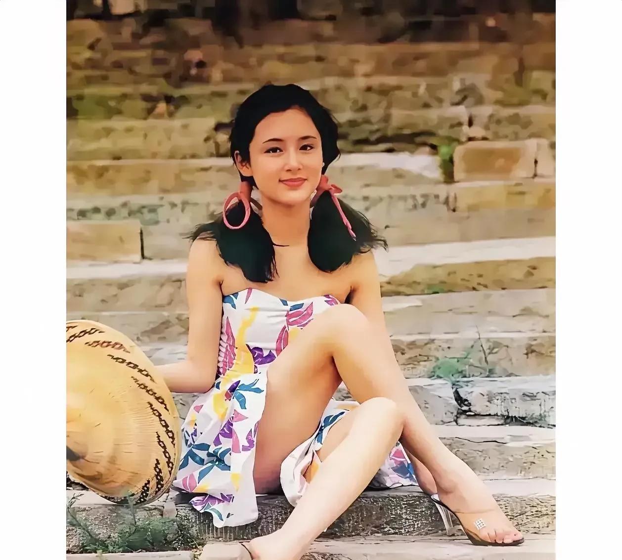 这是陈红年轻时的一张照片，够美吧，不然怎么会迷到电影诗人