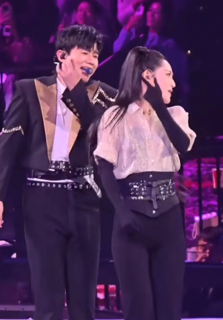 张杰谢娜同台演唱太有看头了！