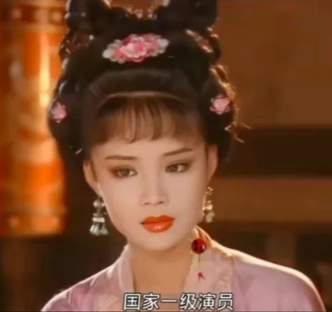 陈红已经长得很美了，这位国家一级演员可比陈红还要美，演技比陈红还精湛，无论颜值，
