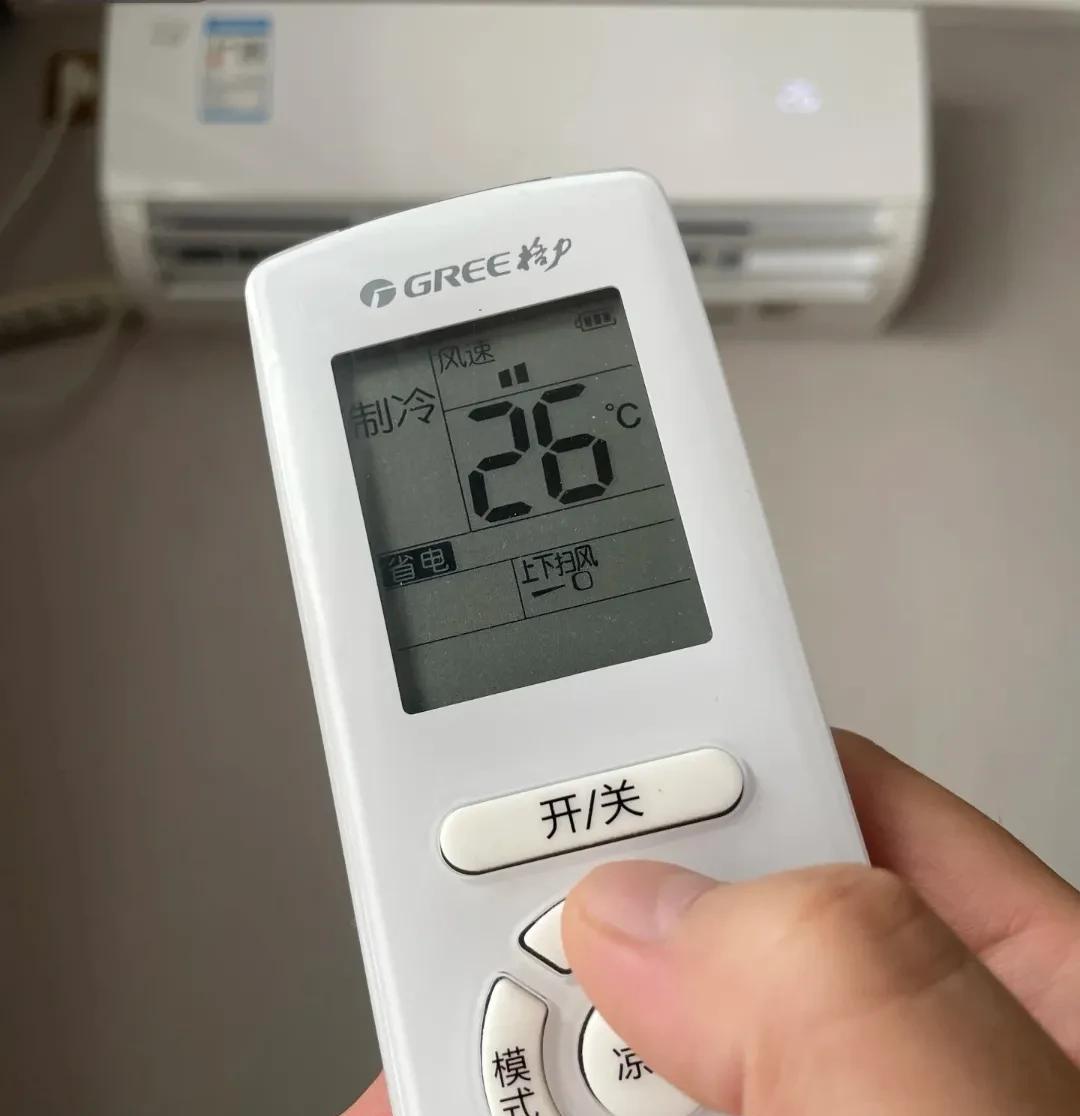 每年夏天开空调我就害怕
一个月电费从一百多飙升到五六百
穿拖鞋的广东就像火炉一样